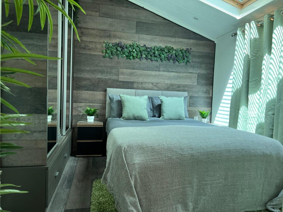 Jungle Lodge Лимингтън Екстериор снимка