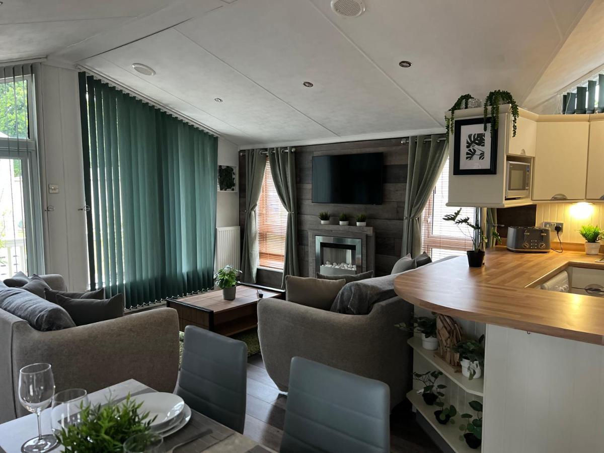 Jungle Lodge Лимингтън Екстериор снимка