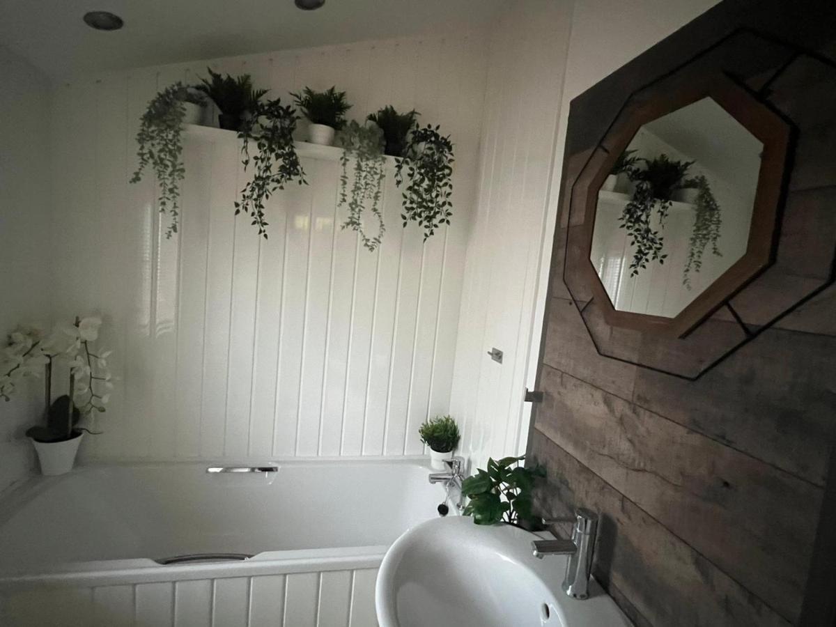 Jungle Lodge Лимингтън Екстериор снимка